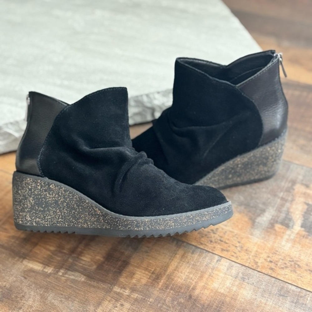 Aetrex Women's Size 6-6.5 Kara‎ Ankle Wedge Black Suede Leather Boots